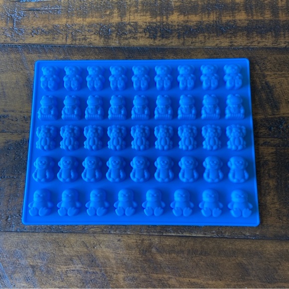 Silicone Gummy Molds - Chocolate Molds- Bears, Frogs, Lions, Monkeys, Penguins - Picture 1 of 6